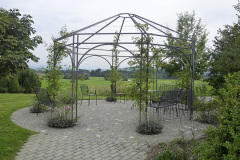 Pavillon rund bepflanzt