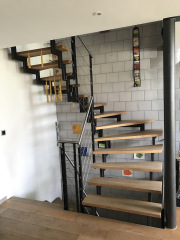 Treppe mit Holztritten