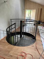 Spindeltreppe mit Geländer