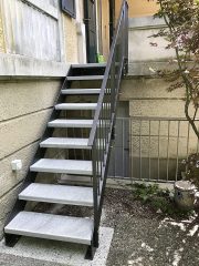 Treppe mit Steintritten 2
