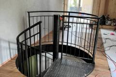 Spindeltreppe mit Geländer